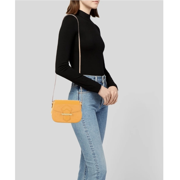 💕Rare LOUIS VUITTON Monogram Vernis Bellflower PM yellow leather Cross body BAG - Picture 4 of 16